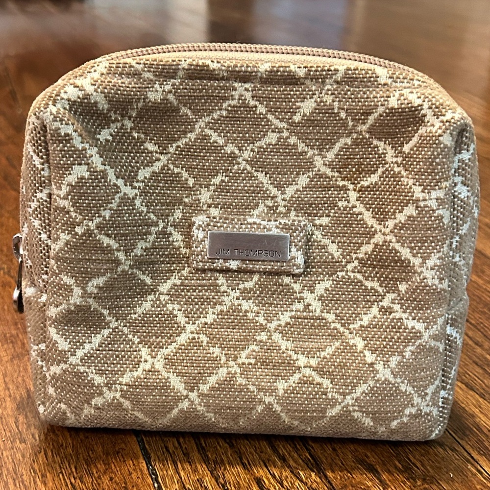 Closet Clean Out‼️ Jim Thompson Cosmetic Bag With Zipper Closure